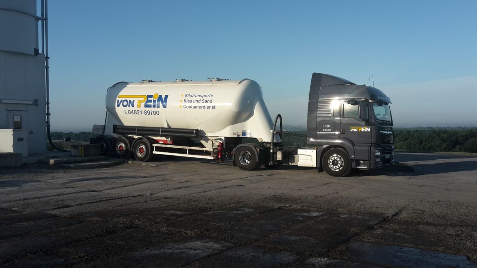 Containertransporter von der Seite